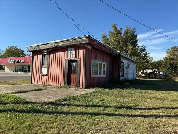 Clarksville, TX 75426,1001 E Main Street