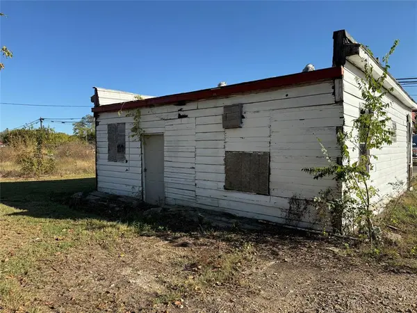 Clarksville, TX 75426,1001 E Main Street