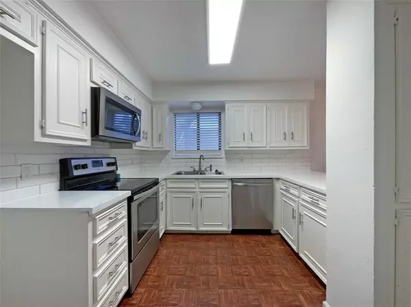 Grand Prairie, TX 75052,1617 N Bent Tree Trail