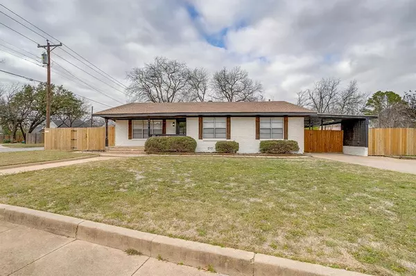 422 W Wilson Street, Cleburne, TX 76033
