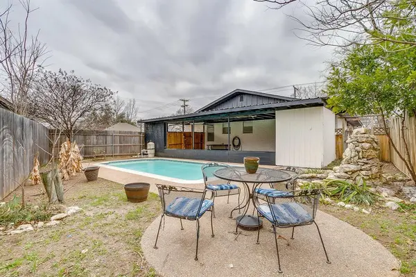 Cleburne, TX 76033,422 W Wilson Street