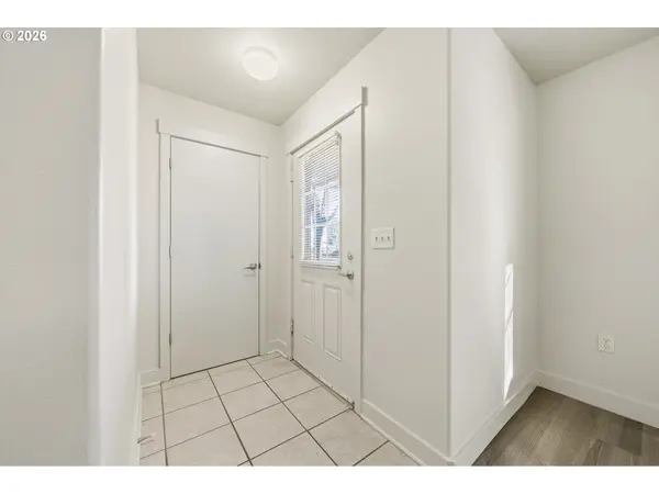 Portland, OR 97220,9837 NE IRVING ST ##302