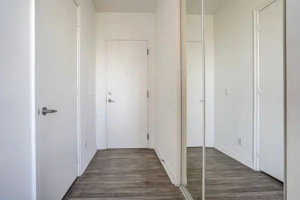 797 Don Mills RD #1001, Toronto C11, ON M3C 1V1