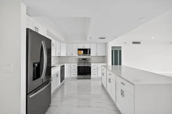 West Palm Beach, FL 33401,2480 Presidential Way #902