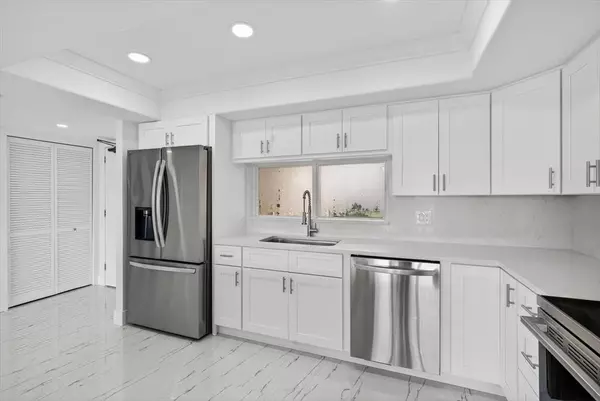 West Palm Beach, FL 33401,2480 Presidential Way #902