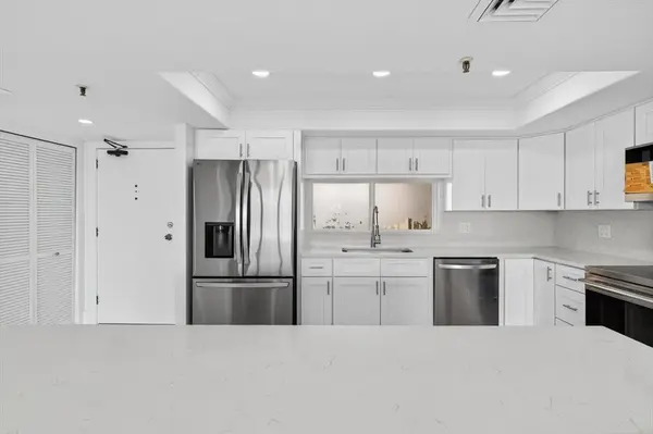 West Palm Beach, FL 33401,2480 Presidential Way #902