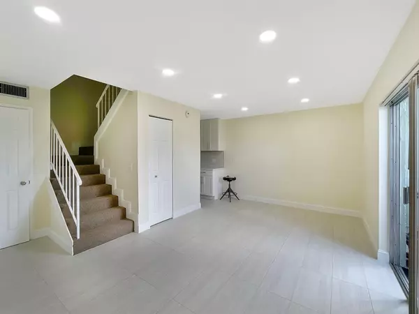 Coral Springs, FL 33065,8921 NW 28th Dr #B