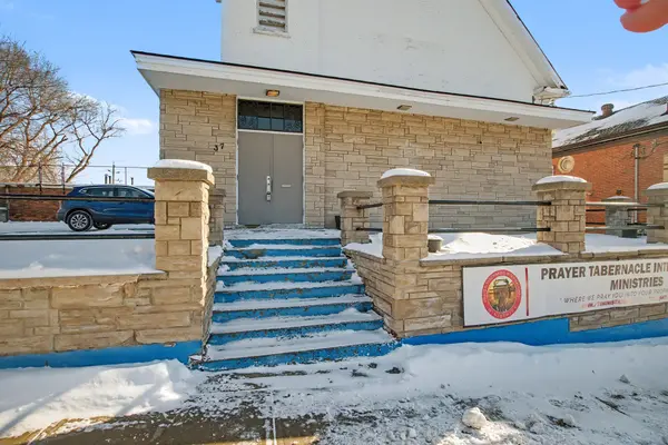 Cambridge, ON N1R 3Y6,37 Wellington ST