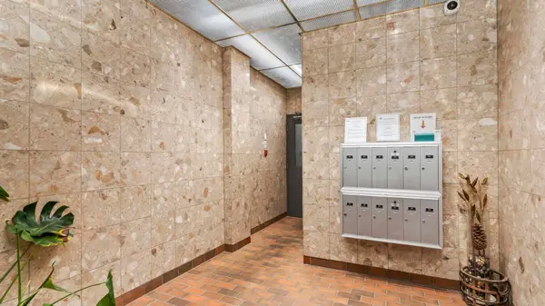 272 Dundas ST #204, London East, ON N6B 1T6