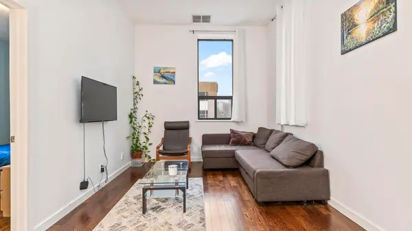 272 Dundas ST #204, London East, ON N6B 1T6