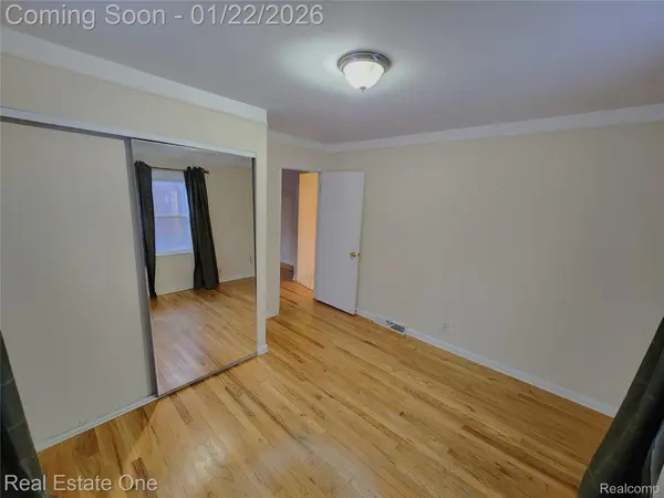 St. Clair Shores, MI 48080,21900 Harper Lake AVE