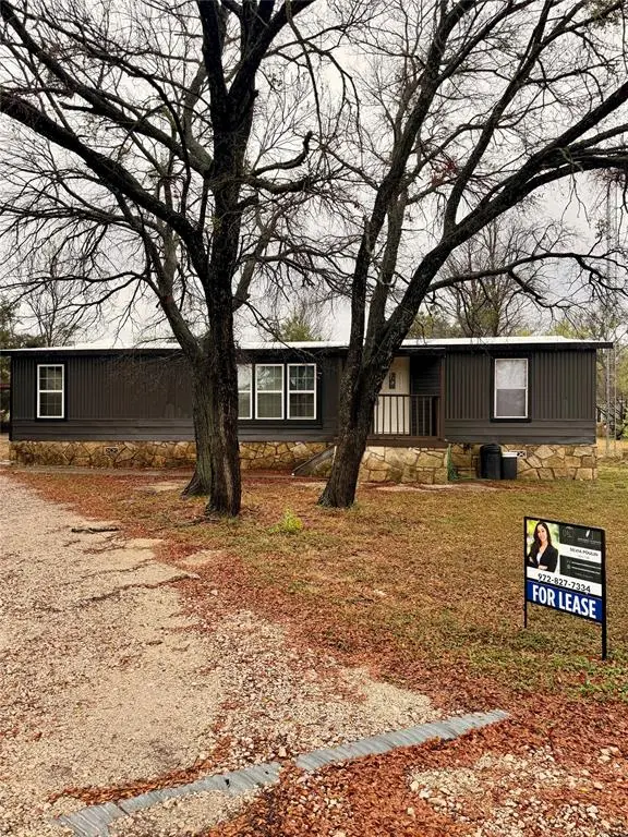 Granbury, TX 76048,923 Guadalupe River Drive