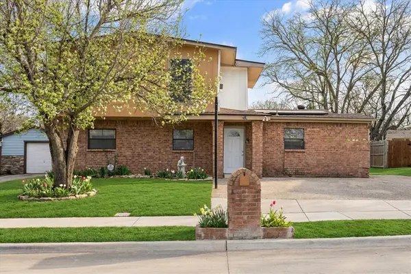 4628 Burton Avenue, Fort Worth, TX 76105