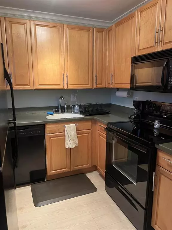 Hallandale Beach, FL 33009,700 LAYNE BL #212