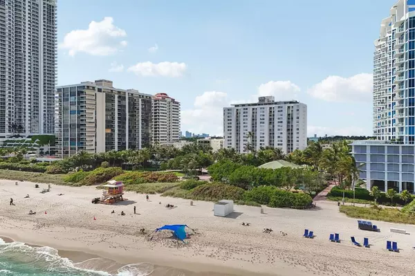 Miami Beach, FL 33141,6450 Collins Ave #901