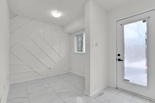 Cyrville - Carson Grove - Pineview, ON K1J 1J9,563 Burleigh Private