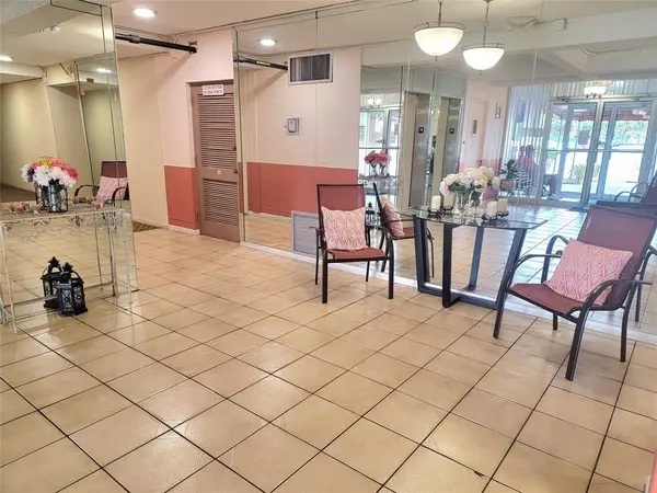 North Lauderdale, FL 33068,8120 SW 24th St #212