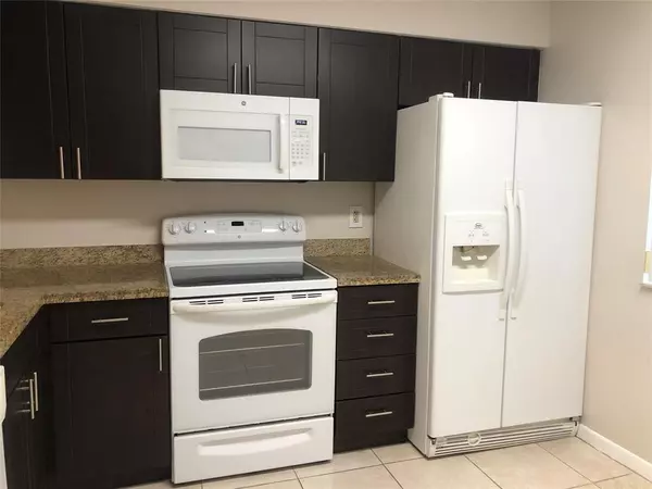 Plantation, FL 33324,729 NW 92nd Ave