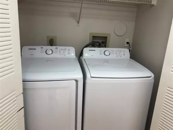 Plantation, FL 33324,729 NW 92nd Ave