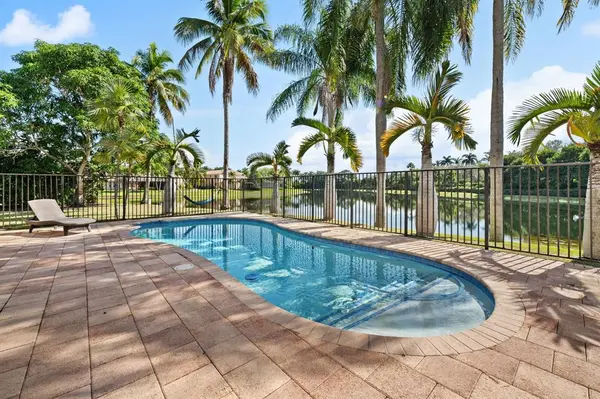 1260 Fairfax Ct, Weston, FL 33326