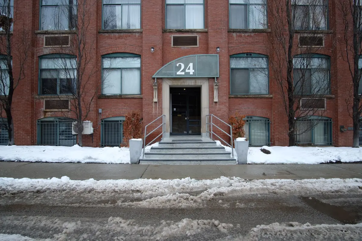 Toronto W01, ON M6K 2C8,24 Noble ST #211
