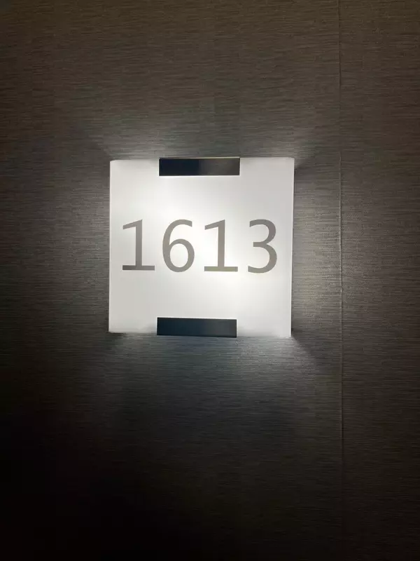 210 Simcoe ST #1613, Toronto C01, ON M5T 2W5