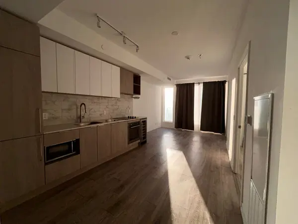 Toronto C03, ON M5P 0A6,2020 Bathurst ST #638