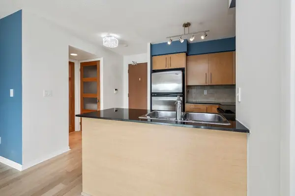 Toronto C01, ON M6H 1A5,219 Fort York BLVD #410