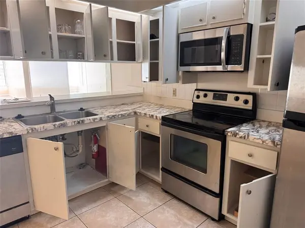 West Palm Beach, FL 33401,3626 Whitehall Dr #103