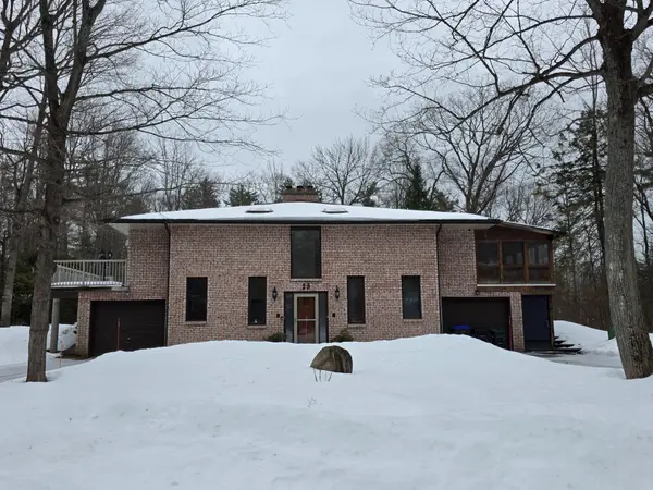 Tiny, ON L0L 2T0,23 Connie DR #B