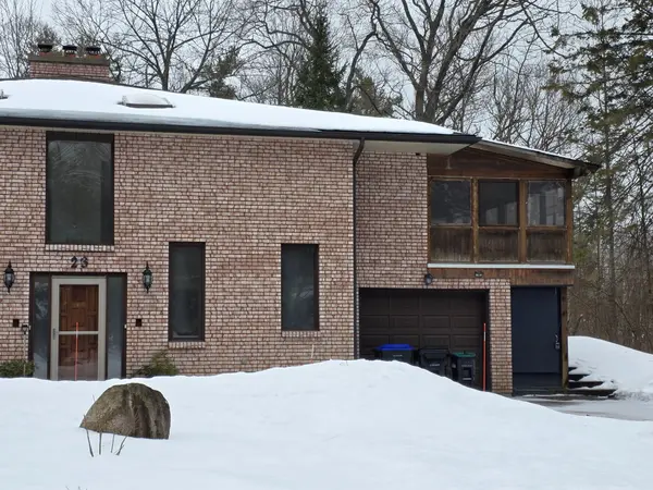 Tiny, ON L0L 2T0,23 Connie DR #B