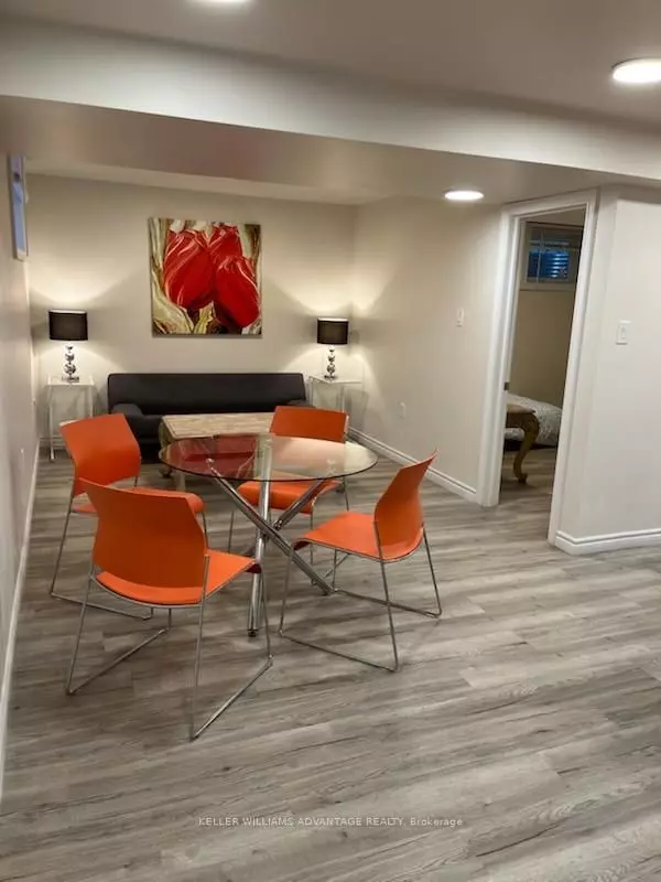 Barrie, ON L4M 6Y8,16 Nicole Marie AVE #Lower