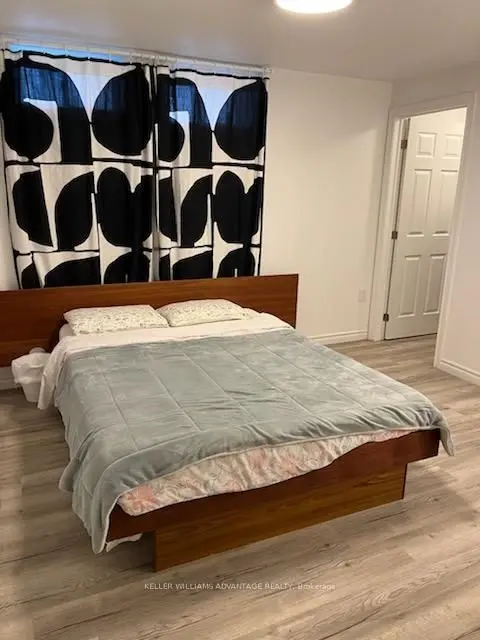 Barrie, ON L4M 6Y8,16 Nicole Marie AVE #Lower