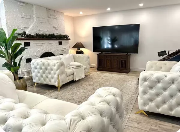 Oakville, ON L6L 1Y6,1119 Rebecca ST