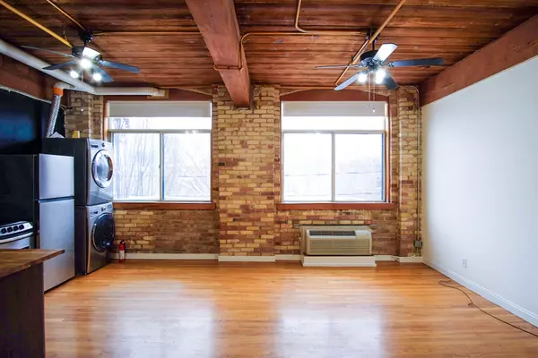 Toronto W01, ON M6K 2C8,24 Noble ST #211