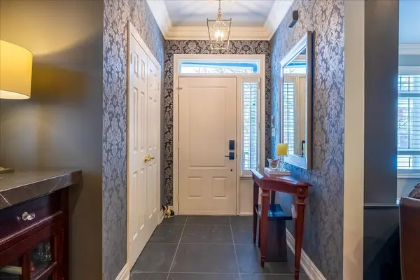 111 St. Lawrence DR, Mississauga, ON L5G 4V2