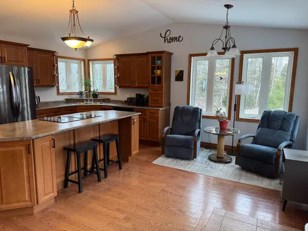 East Ferris, ON P0H 1K0,9 Treadlightly DR