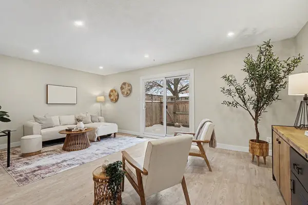 Blackburn Hamlet, ON K2V 0J2,2336 Orient Park DR #61