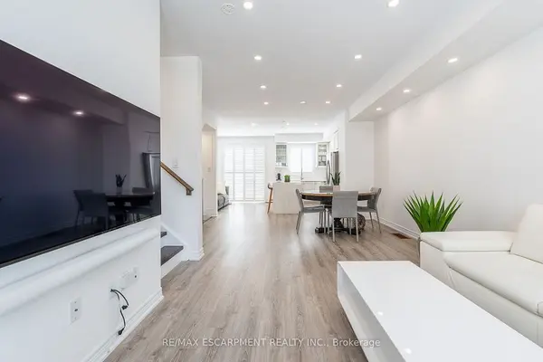 Grimsby, ON L3M 0H3,16 Place Polonaise DR