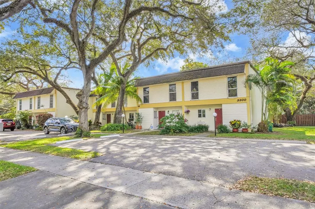 Hollywood, FL 33021,3300 Atlanta St #15F