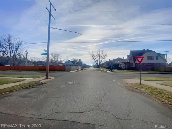 Detroit, MI 48227,15001 Freeland ST