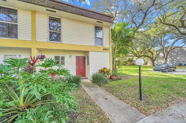 Hollywood, FL 33021,3300 Atlanta St #15F