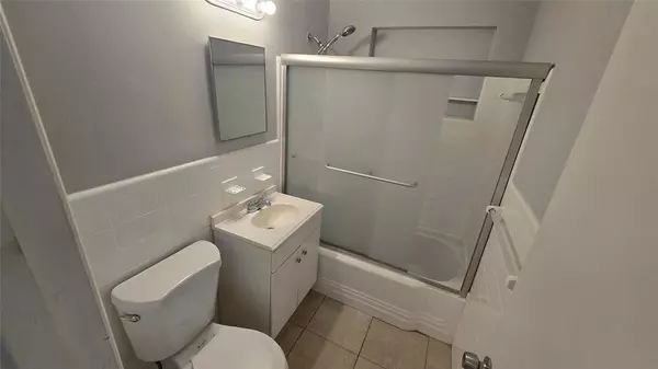 Hallandale Beach, FL 33009,1012 NW 2nd Ave #1