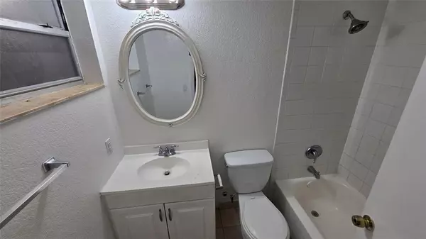 North Miami Beach, FL 33162,16951 NE 18th Ave #1