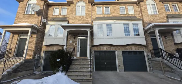 Vaughan, ON L4L 9M2,165 Fieldstone DR #39