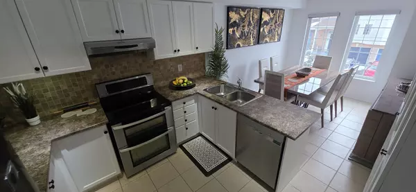 Vaughan, ON L4L 9M2,165 Fieldstone DR #39