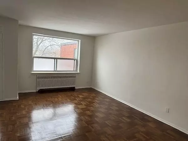 Toronto W07, ON M8Y 3M4,2 Newholm RD #307