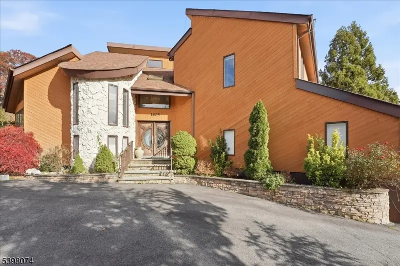 Mountainside Boro, NJ 07092,1605 Justin Pl