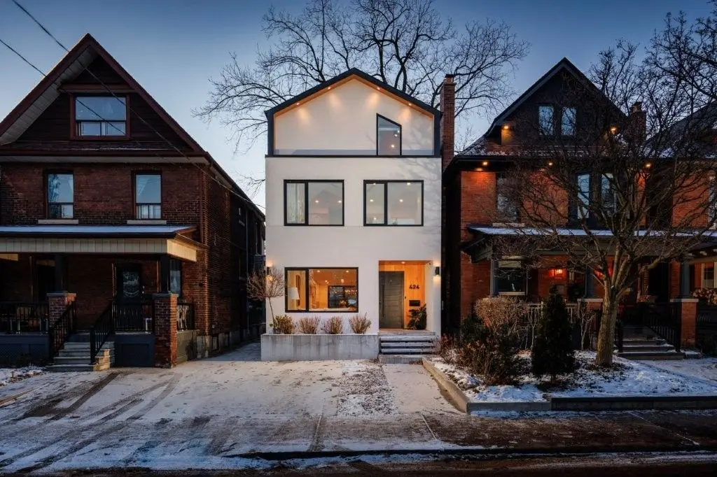 Toronto W02, ON M6P 2X6,424 Clendenan AVE