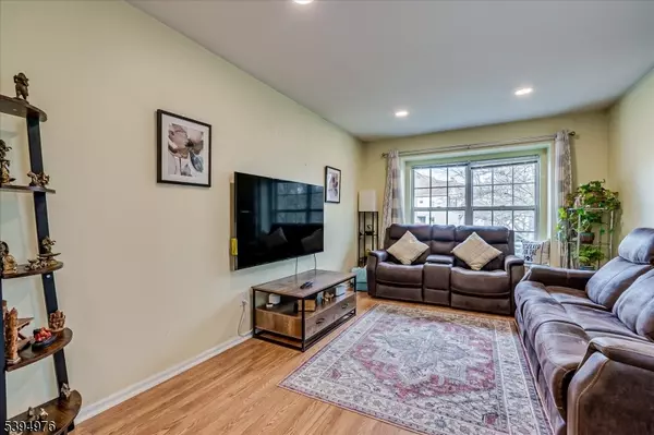 Hillsborough Twp., NJ 08844,30 Dewitt Ln